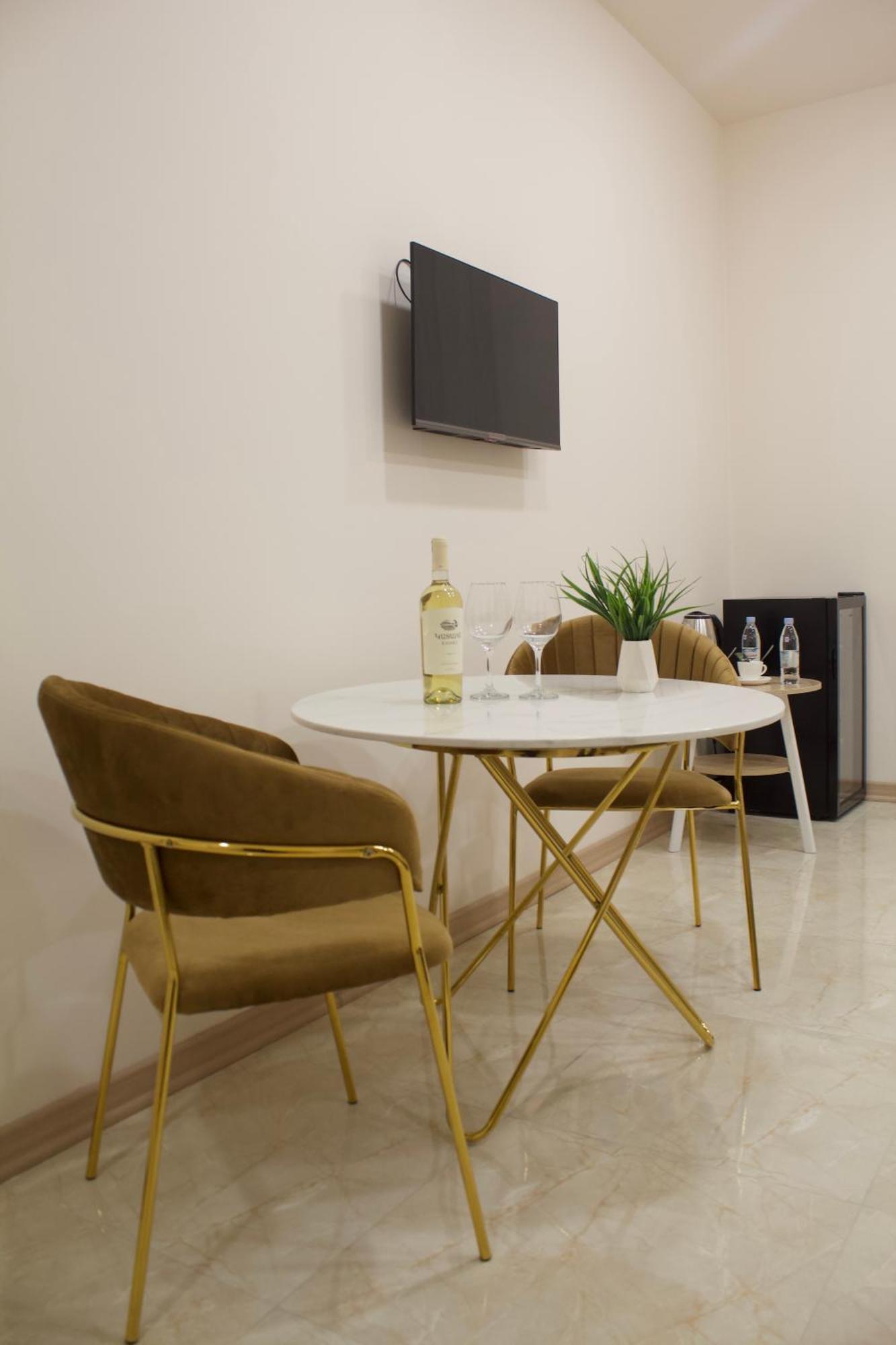 Отель Lux Plaza P'arak'ar Экстерьер фото